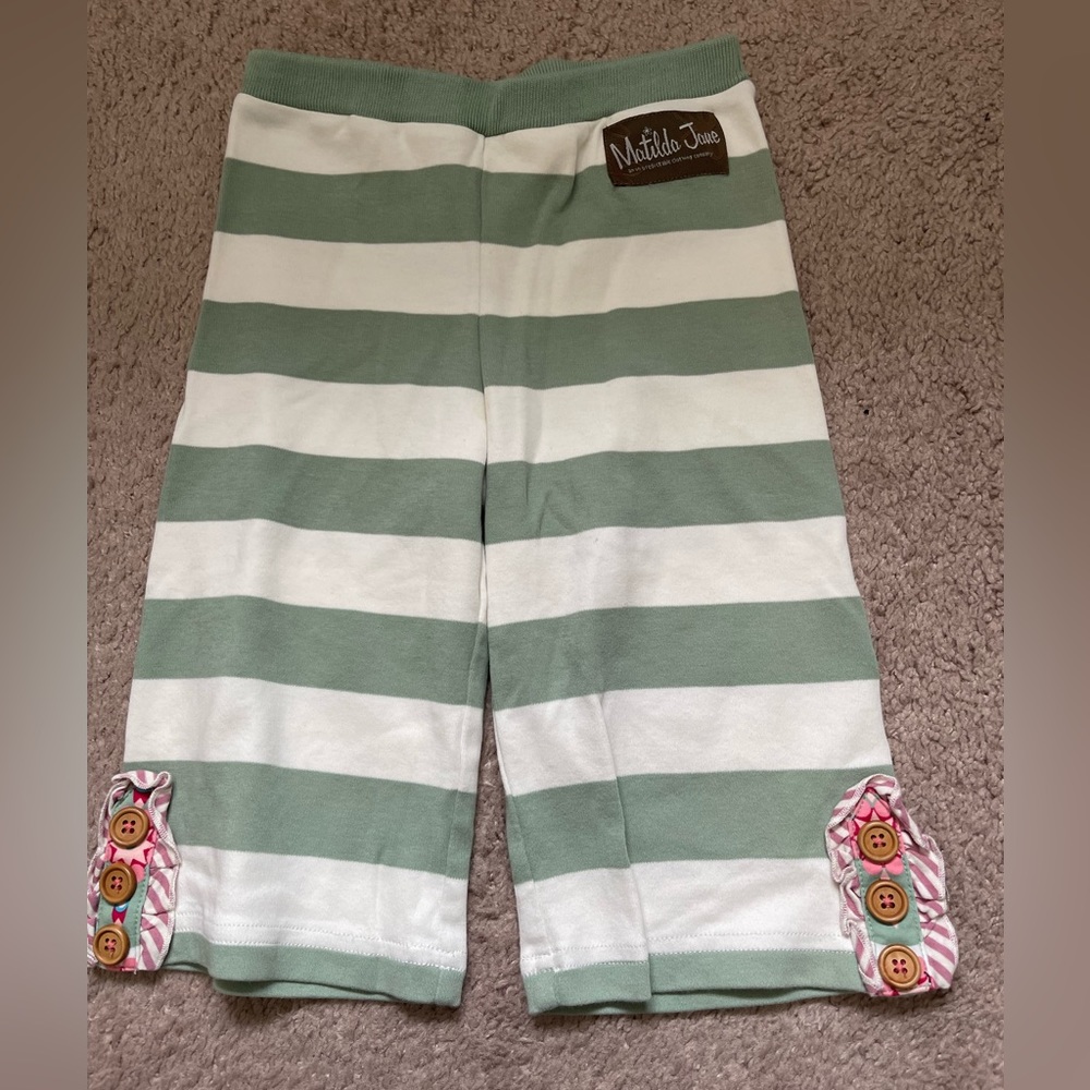 EUC cropped Matilda Jane sage green and white pants. Size 4